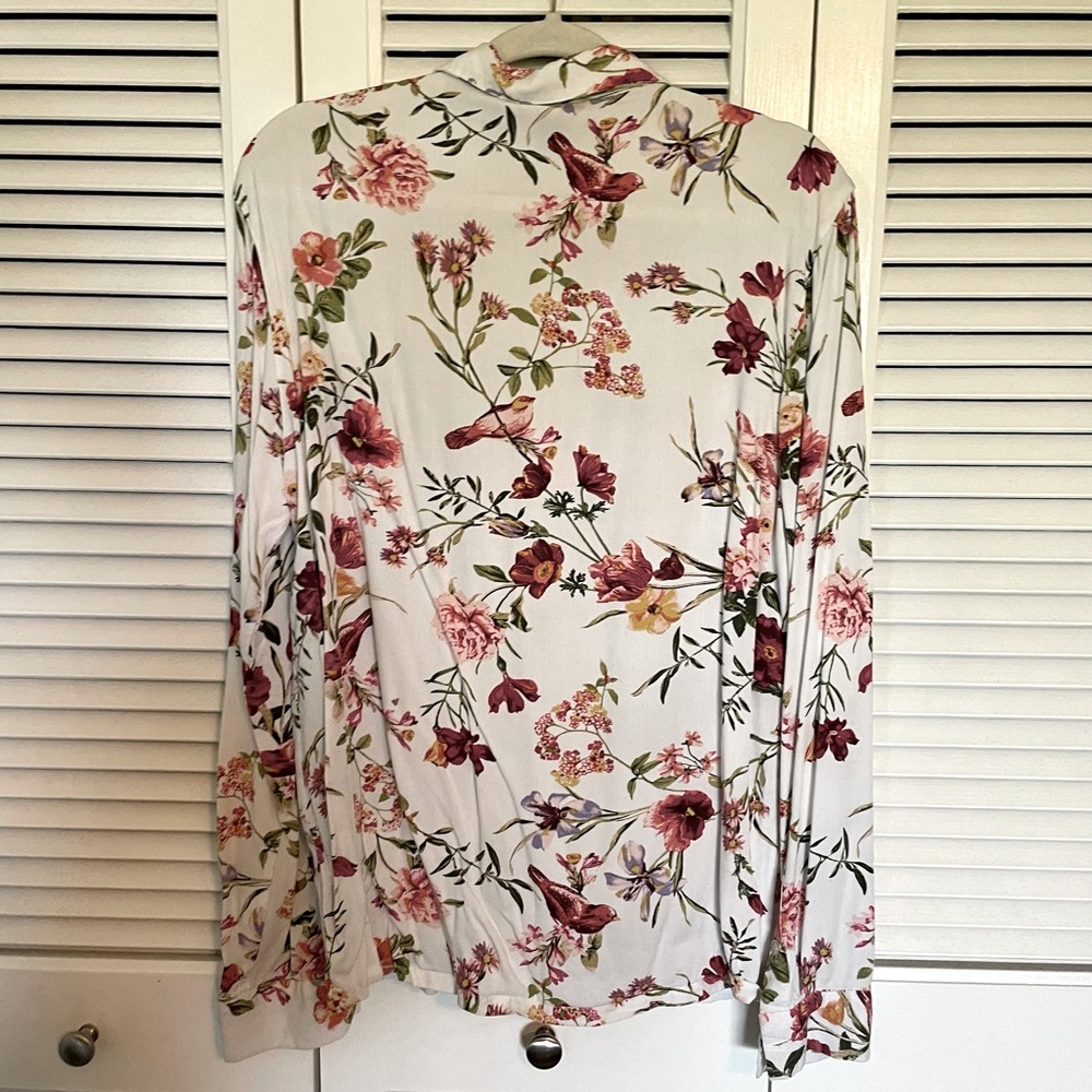 Forever 21 Long Sleeve ButtonUp Shirt - Picture 2 of 3